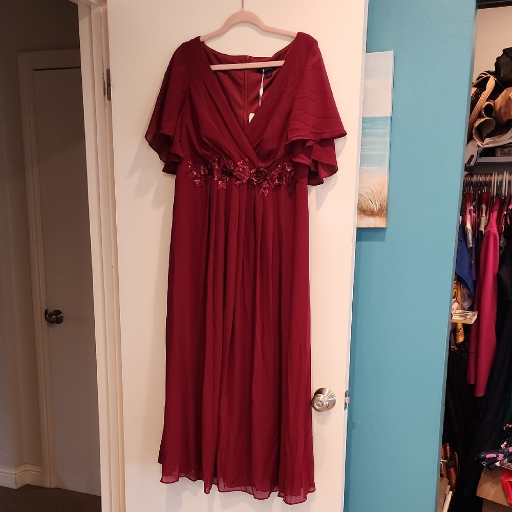 NWT 14 Ever Pretty Burgundy Maxi Dress with Floral Accents